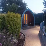Glamping In The 2nd Field Kemping