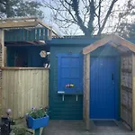 Glamping In The 2nd Field Kemping