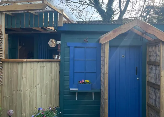 Glamping In The 2nd Field Kemping